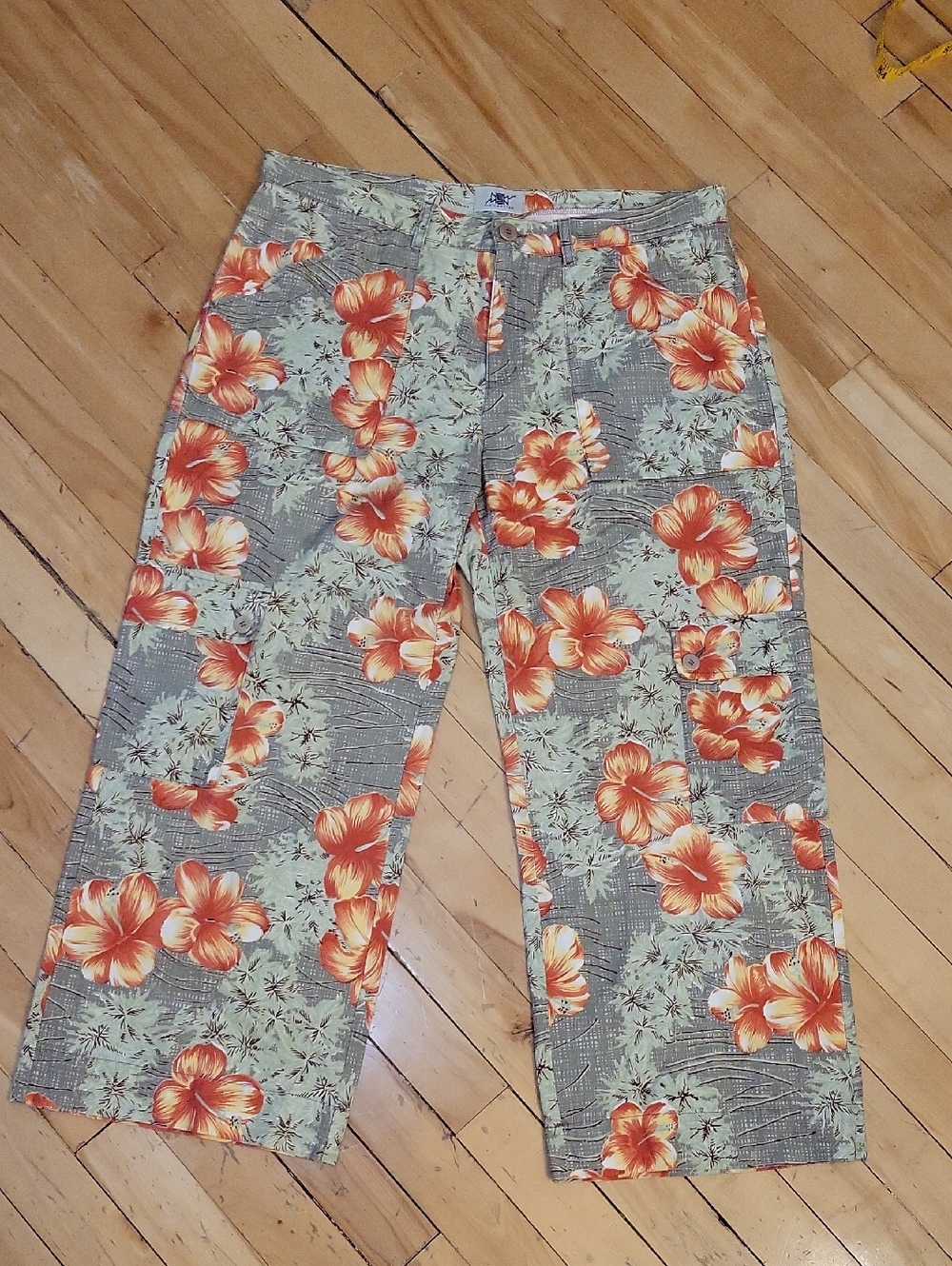 NewMan Floral Cargo Capri Pants